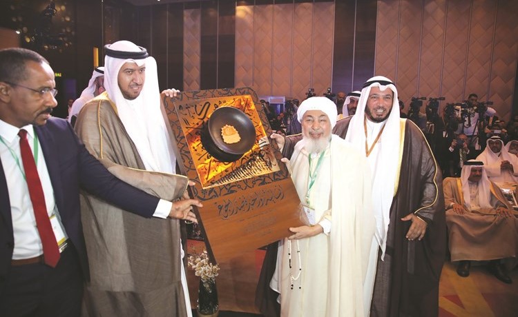 العفاسي مكرما عبدالله بن بيه﻿