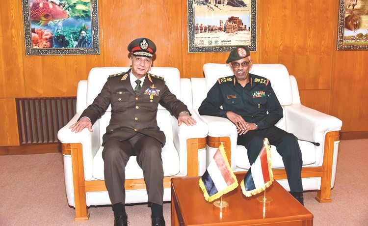 جانب من لقاءات القائد العام للقوات المسلحة وزير الدفاع والإنتاج الحربي الفريق أول محمد زكي خلال زيارته للسودان﻿