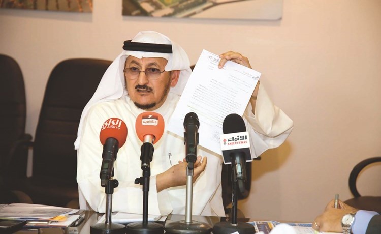 مبارك الدويلة متحدثا خلال المؤتمر الصحافي	(زين علام)﻿