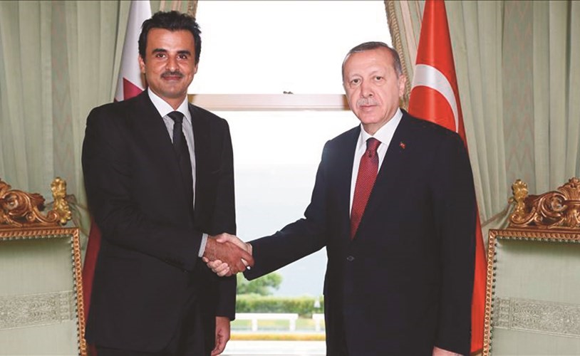 الرئيس التركي رجب طيب أردوغان مستقبلا أمير قطر سمو الشيخ تميم بن حمد آل ثاني(الاناضول) ﻿