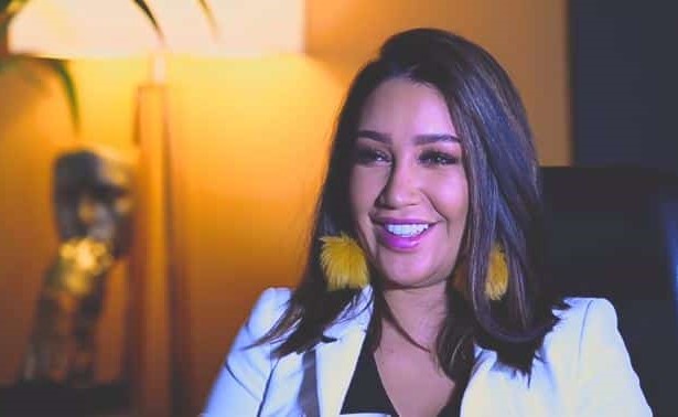 بالفيديو.. الفنانة أمل العنبري تكشف السر وراء تسميتها بـ كيم كارداشيان العرب