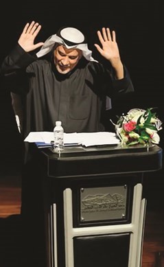 الشاعر القدير دخيل خليفة في الأمسية﻿
