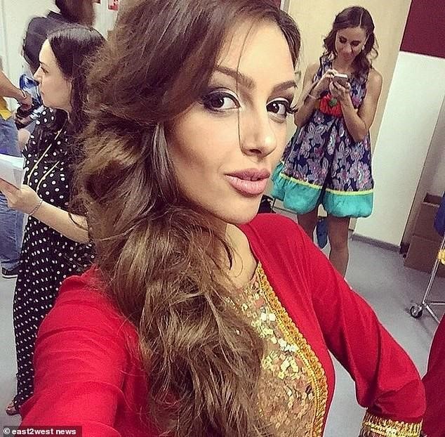 بالصور.. قصة الحسناء التي خطفت قلب ملك ماليزيا