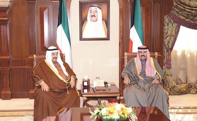 سمو ولي العهد الشيخ نواف الأحمد مستقبلا سمو الشيخ ناصر المحمد﻿