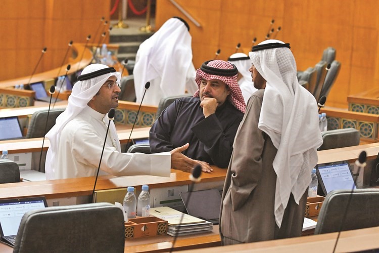 علي الدقباسي ومبارك الحجرف ود.نايف الحجرف ﻿