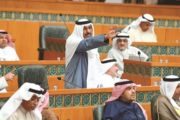حمد الهرشاني يطلب النظام خلال الجلسة﻿