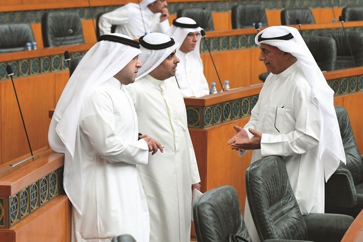 شعيب المويزري ورياض العدساني ود.عبدالكريم الكندري ﻿