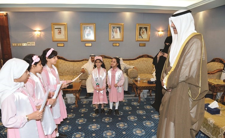 الطالبات يلقين ابياتا شعرية بالمناسبة﻿