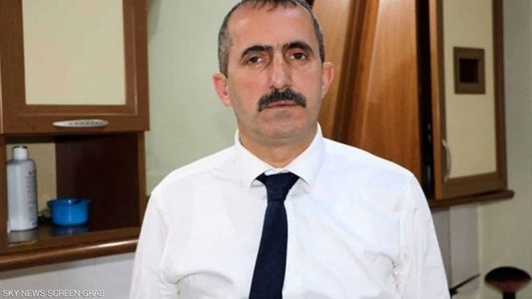 بالصور: الحلاق الوطواط في تركيا يثير دهشة الكثيرين