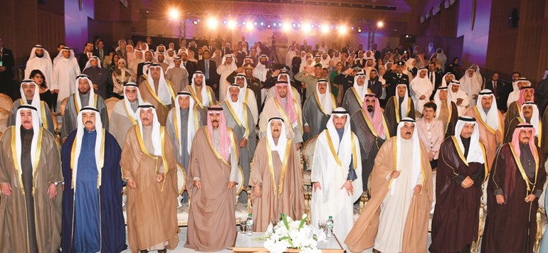 صاحب السمو الأمير الشيخ صباح الأحمد وسمو ولي العهد الشيخ نواف الأحمد ورئيس مجلس الأمة مرزوق الغانم والشيخ جابر العبدالله والشيخ فيصل السعود وسمو الشيخ ناصر المحمد والشيخ سالم صباح الناصر وسمو الشيخ جابر المبارك والشيخ د. إبراهيم الدعيج في مقدمة الحضور ﻿
