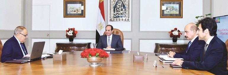 جانب من اجتماع الرئيس المصري عبد الفتاح السيسي مع الفريق عبد المنعم التراس رئيس الهيئة العربية للتصنيع ﻿