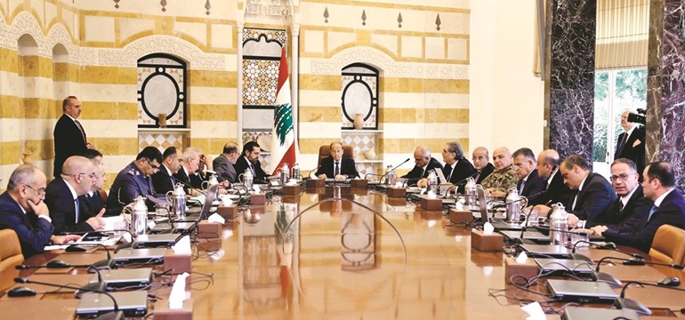 الرئيس العماد ميشال عون مترئسا اجتماع المجلس الاعلى للدفاع بحضور رئيس الحكومة المكلف سعد الحريري والوزراء والمسؤولين المعنيين	(محمود الطويل)﻿