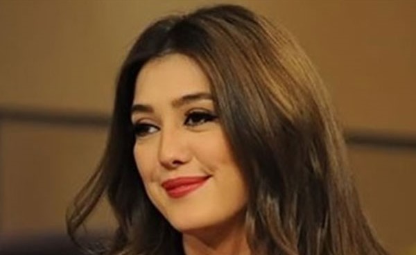 بالفيديو.. الفنانة كندة علوش تدعم لاجئي العالم