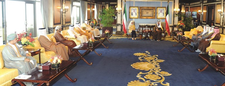 سمو رئيس مجلس الوزراء الشيخ جابر المبارك مستقبلا وزراء المواصلات بدول مجلس التعاون الخليجي في قصر السيف