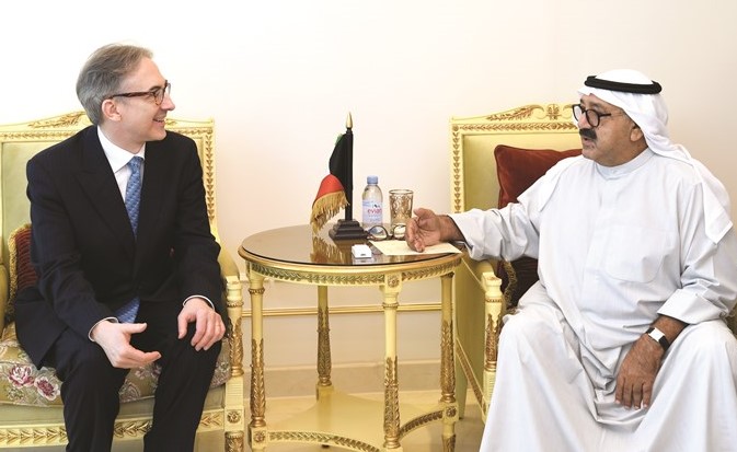  ومستقبلا السفير السويسري﻿