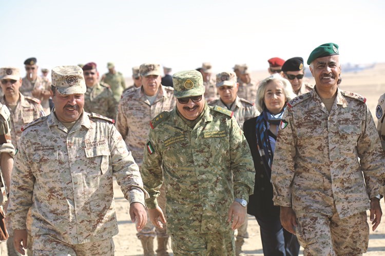 الفريق الركن محمد الخضر والفريق م.هاشم الرفاعي والعقيد الركن بندر كنعان الشمري والسفيرة الفرنسية خلال التمرين ﻿