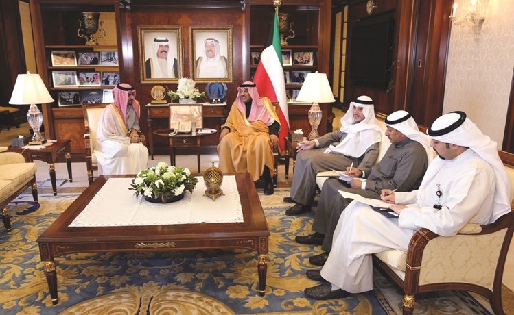 الشيخ صباح الخالد خلال تسلمه رسالة خطية من نائب رئيس مجلس الوزراء وزير الخارجية القطري الشيخ محمد بن عبدالرحمن آل ثاني﻿