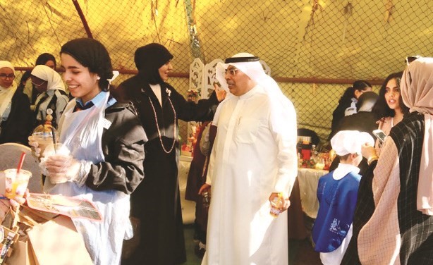 فيصل المقصيد في جولة على أقسام المعرض﻿