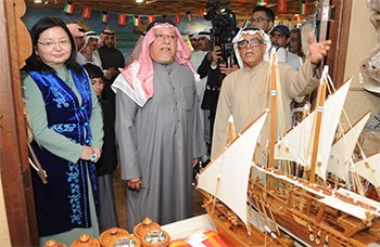 الجراح يفتتح مهرجان الموروث الشعبي الخليجي في قرية "صباح الأحمد" التراثية