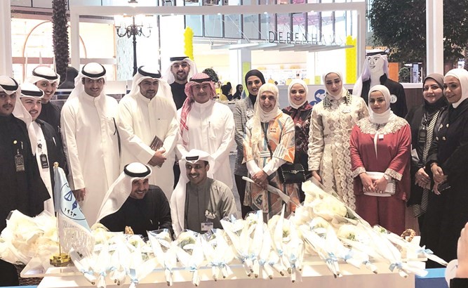 شريان الشريان وآلاء السعيدي ودلال العثمان والحضور لدى إطلاق الحملة﻿