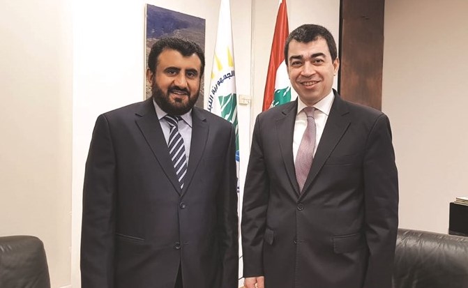 وزير الطاقة اللبناني سيزار ابي خليل خلال استقباله نائب العضو المنتدب لتسويق النفط الخام والمنتجات البترولية في مؤسسة البترول الكويتية الشيخ خالد الصباح ﻿