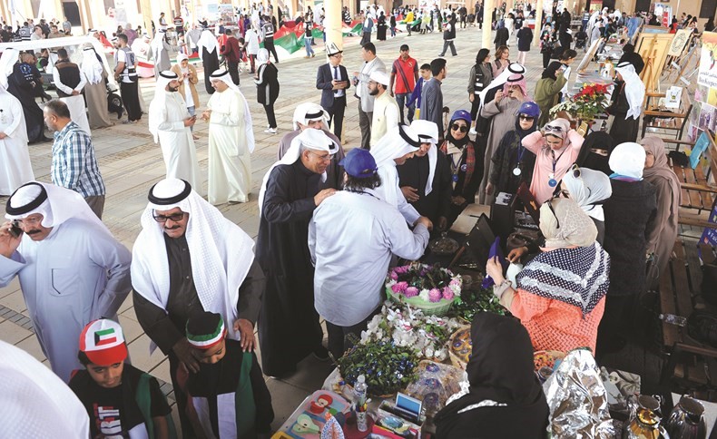 حضور كثيف خلال فعاليات مهرجان الموروث الشعبي الخليجي ﻿
