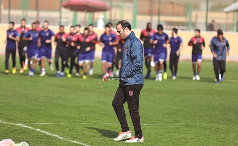 الأهلي لمداواة جراحه أمام بتروجيت