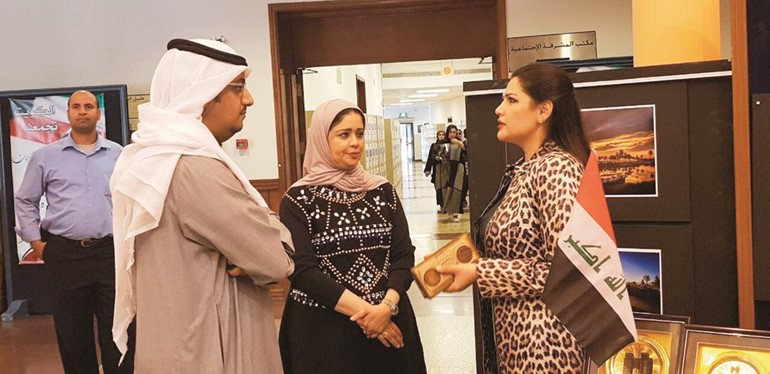 الأنشطة «الثقافية» نظمت معرض «من حياة الشعوب»