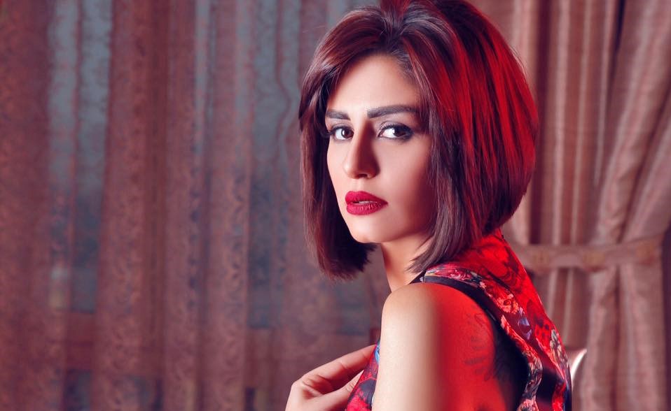 بالفيديو.. منة فضالي تبكي برقة بعد كشفها علاقتها بوالدها