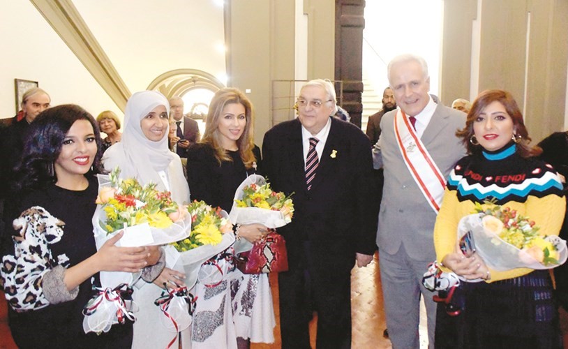 أوجينيو جاني ود.سارة الركيان وبييرأندريا فاني وعدد من الفنانات الكويتيات﻿