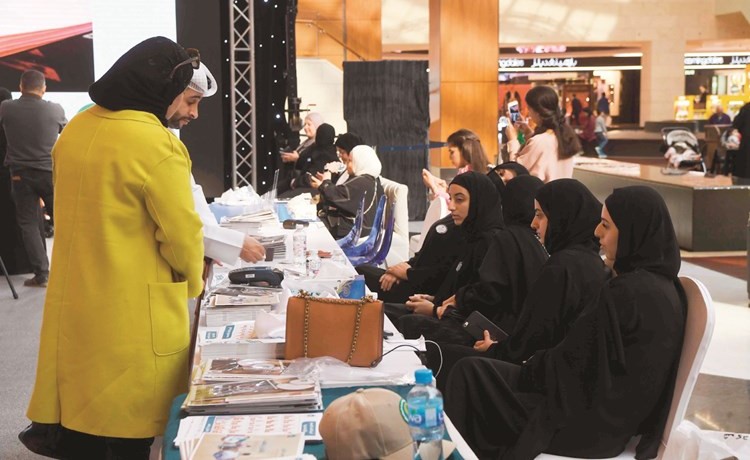 جانب من المتبرعين خلال الحملة ﻿
