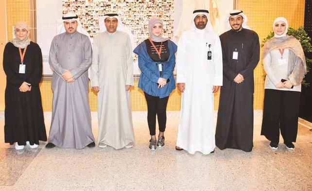 عيد العتيبي وناجي المطيري وفيصل العنزي والزميل عبدالكريم العبدالله وموظفات مستشفى جابر	(قاسم باشا)﻿