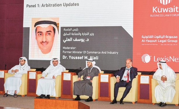د.يوسف العلي مترئسا جلسة مستجدات التحكيم التجاري﻿