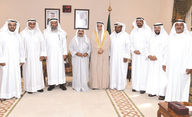 الشيخ ناصر صباح الأحمد خلال استقباله رئيس مجلس إدارة جمعية الإصلاح الاجتماعي د. خالد المذكور وأعضاء مجلس إدارة الجمعية﻿