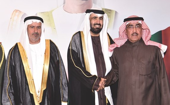 نائب رئيس التحرير الزميل عدنان الراشد مباركا للسفير الزعابي﻿