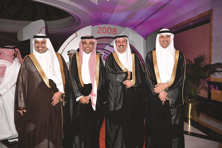 م.سلمان البدران وم.ناصر الناصر يتوسطان من اليمين أمين الشدي وم.معيض اليامي﻿