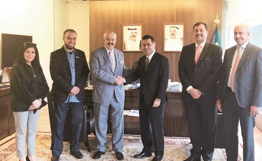 يوسف الجاسم ووفد الكويتية مع سفيرنا في سنغافورة يعقوب السند والمستشار محمد الرومي في مبنى السفارة الكويتية ﻿