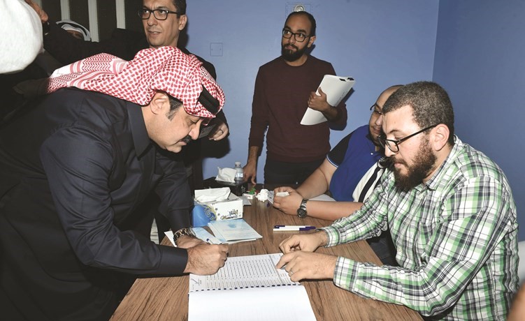 الشيخ احمد اليوسف خلال عمومية السالمية(متين غوزال)﻿