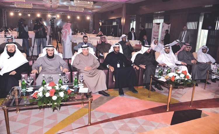 م.فريد عمادي ود. وليد الشعيب ووليد العمار وعبدالله الشاهين في مقدمة حضور الملتقى (قاسم باشا)﻿