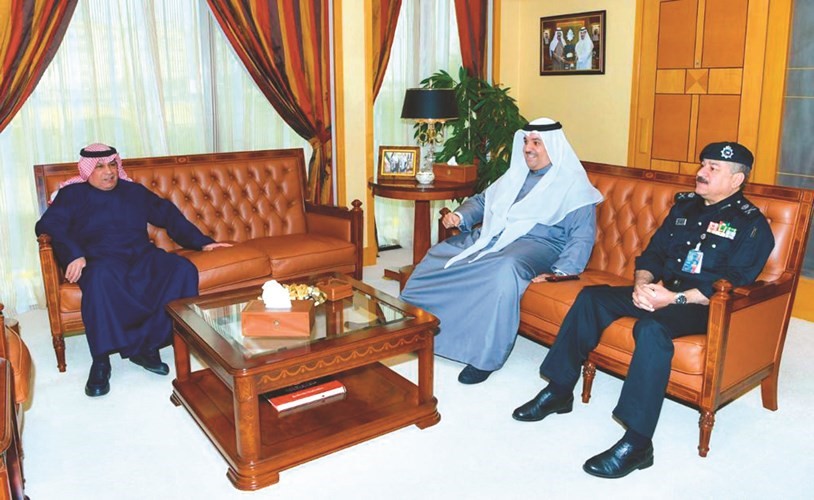 نائب رئيس مجلس الوزراء الشيخ خالد الجراح وحديث بين الشيخ مشعل الجابر واللواء جمال الصايغ ﻿