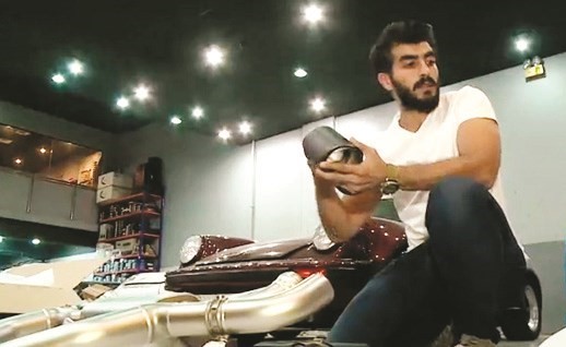  عبدالله البراهيم خلال العمل بالمركز﻿