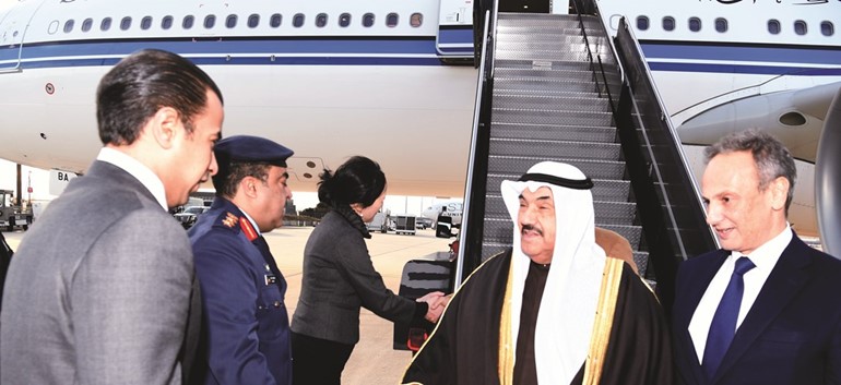 ممثل صاحب السمو الأمير الشيـخ صبـاح الأحمد سمو الشيخ ناصر المحمــد لـدى وصوله إلى واشنطن وفي استقباله الشيخ سالم العبدالله وأعضاء السفارة﻿