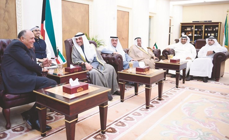الرئيس مرزوق الغانم خلال استقباله وزير الخارجية المصري سامح شكري بحضور عيسى الكندري ﻿﻿ود.عبدالكريم الكندري والحميدي السبيعي وسفيرنا لدى القاهرة محمد الذويخ﻿