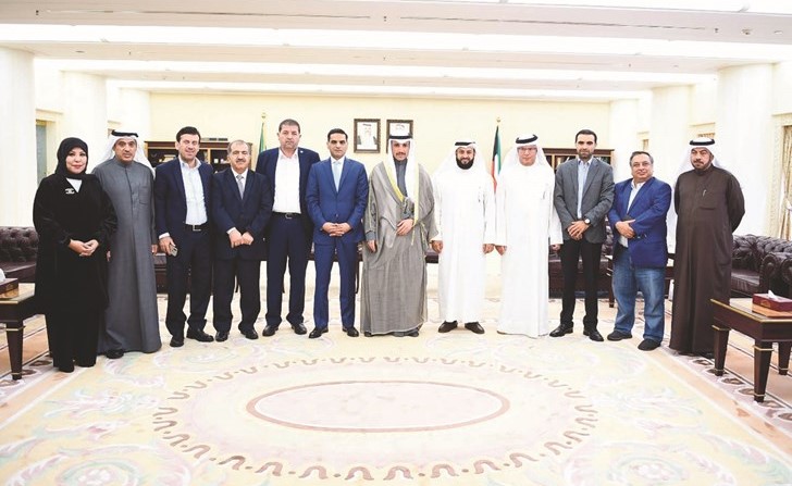 رئيس مجلس الأمة مرزوق الغانم مع وفد الصحافيين الاردنيين ويبدو علي الدقباسي ومبارك الحريص وعبدالله فهاد﻿
