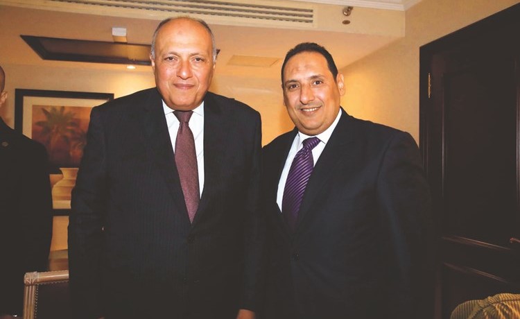  الوزير سامح شكري مع الزميل اسامة أبو السعود﻿