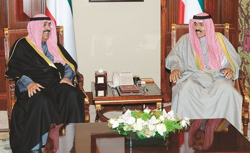 سمو ولي العهد الشيخ نواف الأحمد مستقبلا الشيخ مشعل الأحمد ﻿
