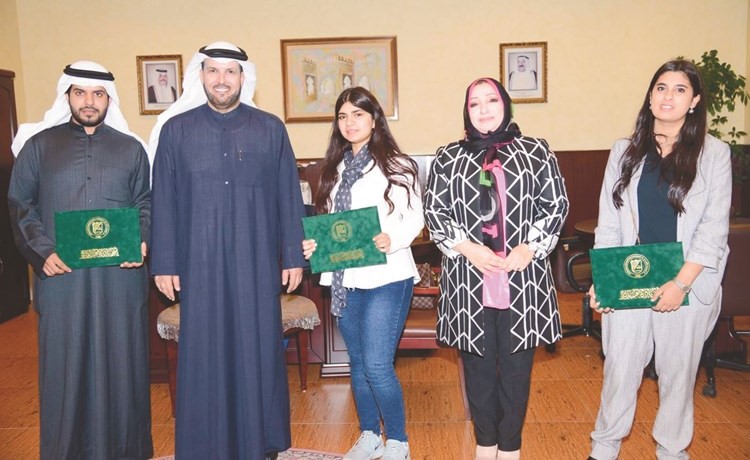 «العلوم الاجتماعية» كرّمت المشاركين بالرحلة البرلمانية لمجلس الأمة
