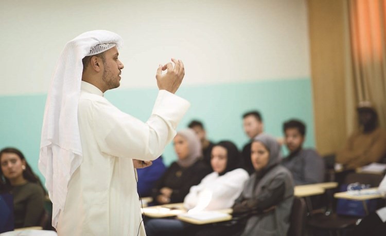 بنك وربة يقدم «الحسابات الاستثمارية والبطاقات الائتمانية في البنك الإسلامي» في «الإدارية»