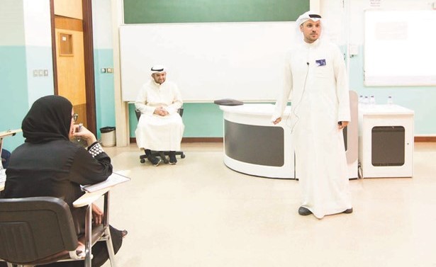 بنك وربة يقدم «الحسابات الاستثمارية والبطاقات الائتمانية في البنك الإسلامي» في «الإدارية»