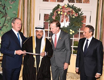 الأمير للرئيس الأميركي الأسبق جورج دبليو بوش: فقدنا صديقاً عزيزاً ونصيراً للحق والعدالة